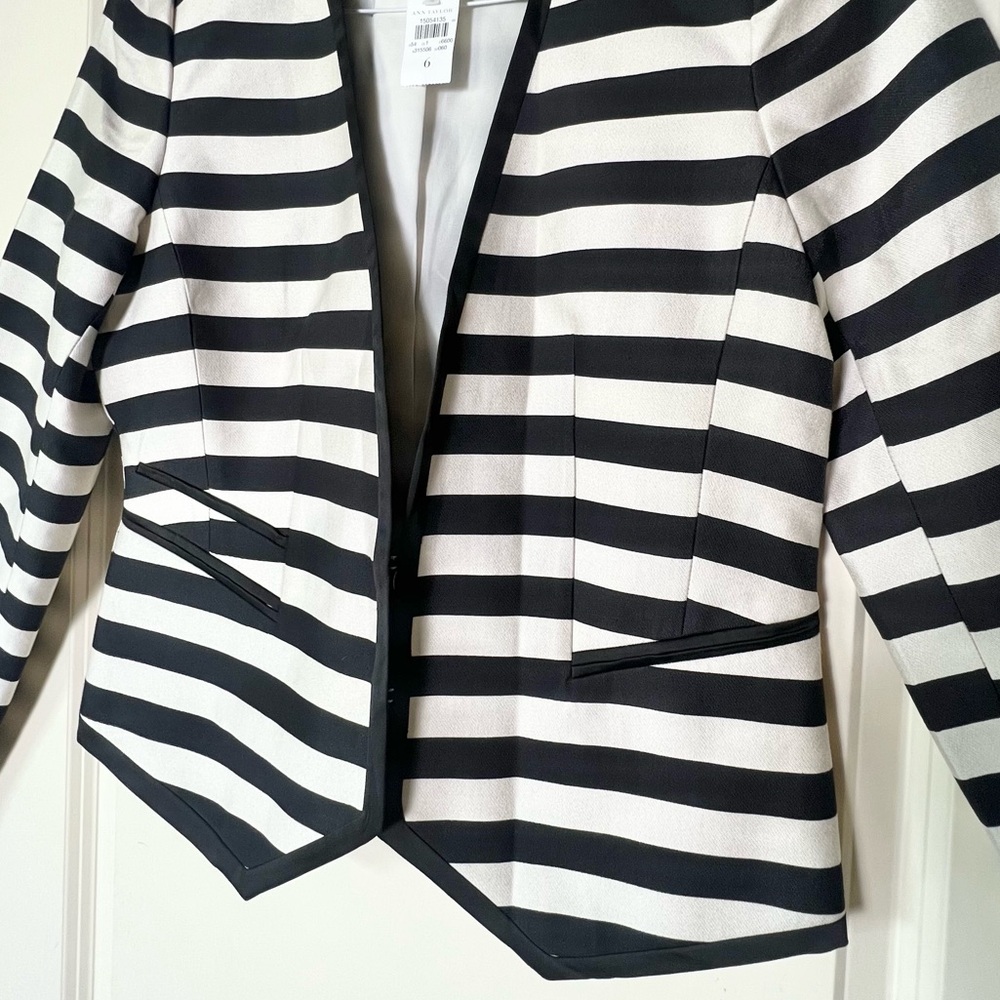 Ann Taylor Black and Ivory striped blazer New with tags size 6 - Picture 3 of 8